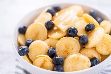 Mini pancake cereal