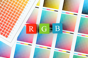 RGBの文字ブロックとカラーチャート