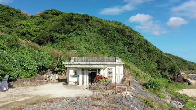 2021年 2月 日本 沖縄県 離島 与那国島 東崎 西崎 最西端 日本最西端 クブラバリ  灯台  晴天 海 自然 港 珊瑚 島 自然 綺麗 美しい ドローン Dr.コトー 診療所 志木那島  夕日 青 軍艦岩 立岩 
japan okinawa yonaguni island ocean nature sea beautiful dorone shikinajima 