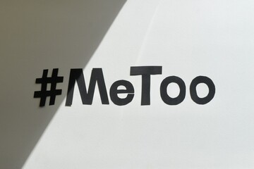 #MeToo運動 / 画用紙で作った文字