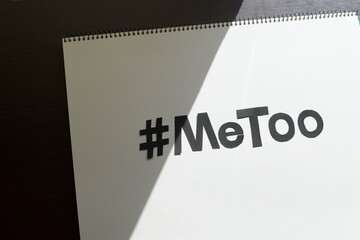 #MeToo運動 / 画用紙で作った文字