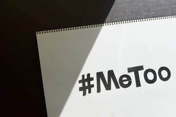 #MeToo運動 / 画用紙で作った文字