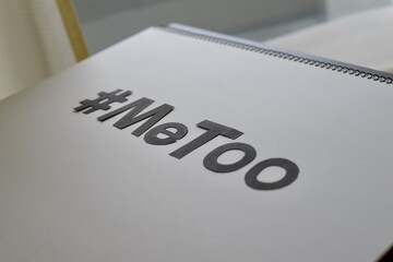 #MeToo運動 / 画用紙でつくった文字