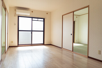 賃貸　和室と繋がったリビングルーム