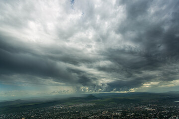 Obraz premium storm clouds over the city