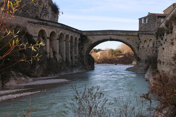 Fototapeta na wymiar Pont romain Vaison la romaine