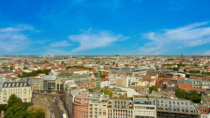 Blauer Himmel über Hackescher Markt in Berlin