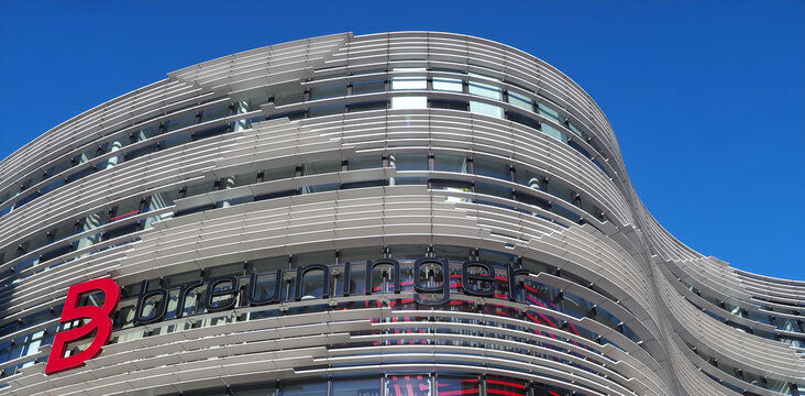 Building of the Breuninger shop in Duesseldorf