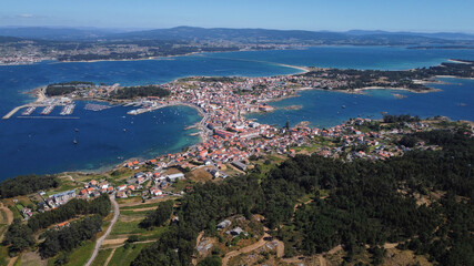 Fototapeta na wymiar Vista aérea de Illa de Arousa, Pontevedra, Galicia