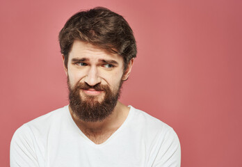 Obraz premium Man on a pink background portrait white t-shirt bushy beard