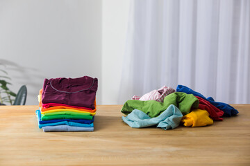 Tidy and organized clothes with the konmari method