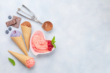 Berry, vanilla and chocolate ice cream sundae