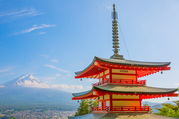 富士と五重塔　新倉富士浅間神社