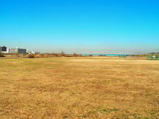 Fototapeta na wymiar 野球場のある平日の冬の江戸川河川敷風景