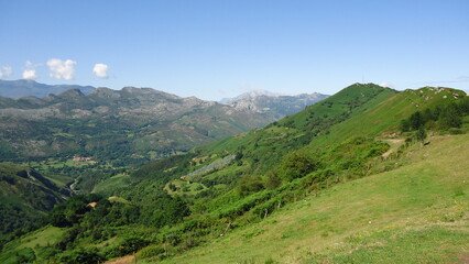Fototapeta na wymiar Sierra de Arnero (Sierra de Valdáliga) Cantabria