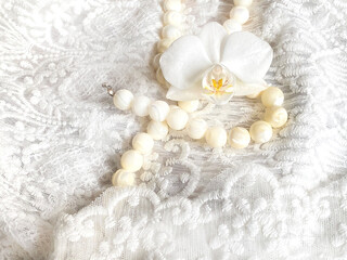 Fototapeta na wymiar pearl necklace on white lace
