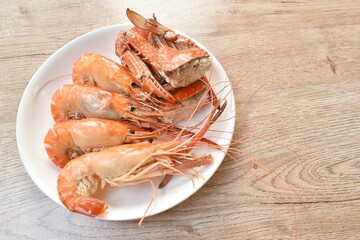 steamed shrimp and cutting flower crab on plate eat with fresh vegetable dipping spicy and sour sauce