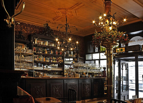 Interior of the Art Nouveau restaurant Caf&eacute; Le Cirio (1886). Art Nouveau in Brussels is a world phenomenon. Brussel, Belgium
