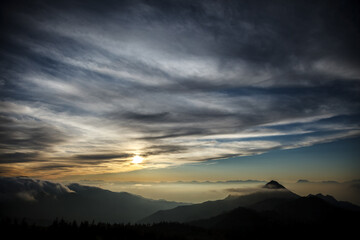ノゾキからの秋空