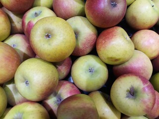 apples in a basket