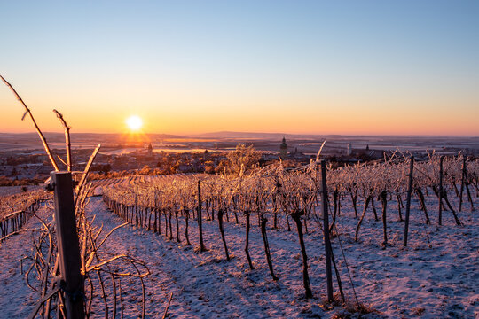 Retz bei Sonnenaufgang im Winter