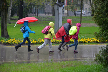 Regenwetter in der Stadt (Linz, Oberösterreich, Österreich) - Rainy weather in the city (Linz,...