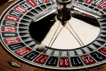Roulette in legno isolata su sfondo 