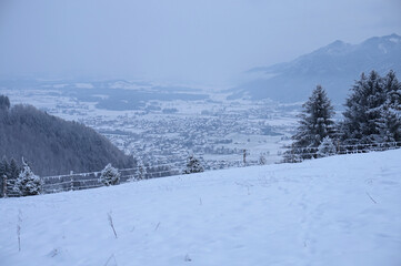 Fototapeta na wymiar Winterwanderung auf den Friedenrath