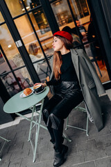 Fototapeta na wymiar Girl drinking coffee in the cafe.