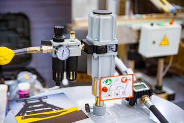 Air regulator with filter and lubricator for intensive use of pneumatic drives