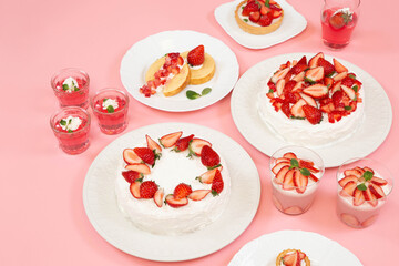 旬の苺のスイーツ　ホールのショートケーキ