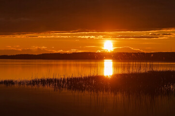 Obraz premium sunset over the river
