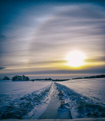 Obraz premium sunrise over the field