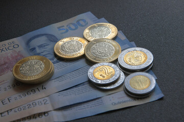 Dinero Mexicano en billetes y monedas