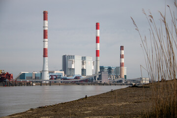 Fototapeta na wymiar La centrale thermique de Cordemais - électricité au charbon - Nantes 