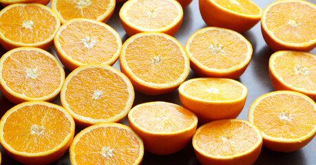 Aufgeschnittene Orangen.