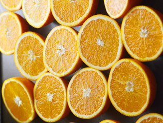 Aufgeschnittene Orangen.