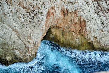 vague dans un grotte en Sardaigne