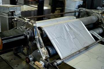 Offset printing machine feeder transfer metallic paper through the feeding table to the printing...