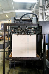 Offset printing machine feeder transfer metallic paper through the feeding table to the printing...