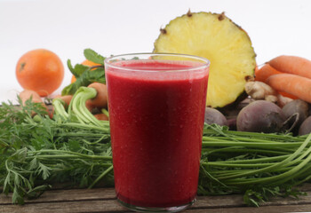 red juice with beet as healthy detox