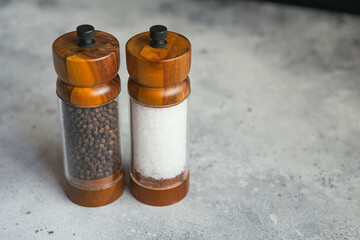 Wooden Salt And Pepper grinder Set