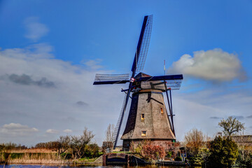 Fototapeta na wymiar The traditional windmills of Kinderdijk Netherlands