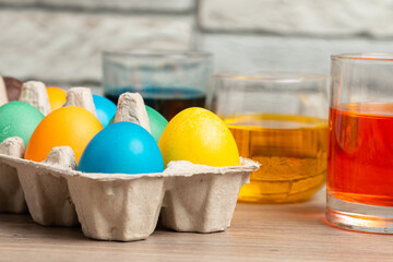 Coloring easter eggs at home. Preparing for Easter