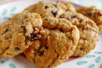Oatmeal raisin cookies
