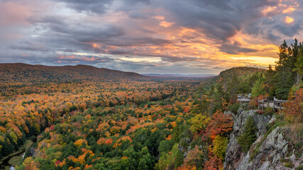 Awesome autumn sunset from the Lake of the Clouds overlook -  Michigan Porcupine mountains wilderness state park - Upper Peninsula - obrazy, fototapety, plakaty