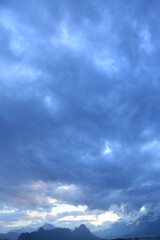 Obraz premium clouds over the mountains 