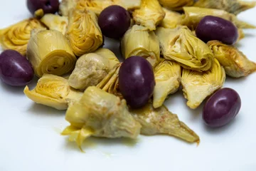 Foto op Plexiglas Portion of artichoke hearts and olives © Murilo