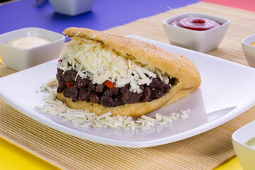 Arepas, reina pepia, caraotas negras daomida y gastronomía venezolana, restaurante de comida