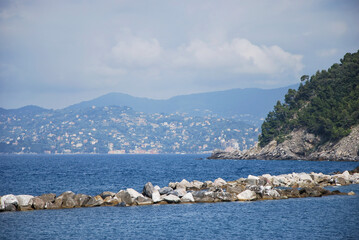 La costa del Mar Ligure a Chiavari in provincia di Genova, Liguria, Italia.